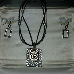 16"necklace w/matching earrings